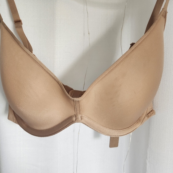 SKIMS Other - SKIMS Nude Weightless Scoop Bra